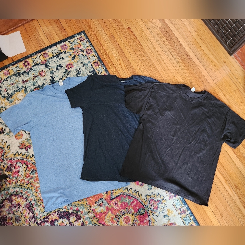 Bundle of 3 Pacific and Fruit of the Loom men's XL shirts blue, navy, and black